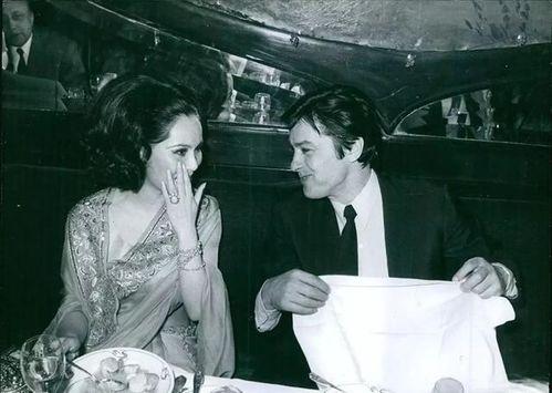 薇夫人房頂吃瓜,一場別開生面的夏日盛宴