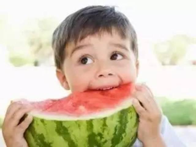 我正在吃一個很大的瓜,揭秘我獨享的超級大瓜盛宴